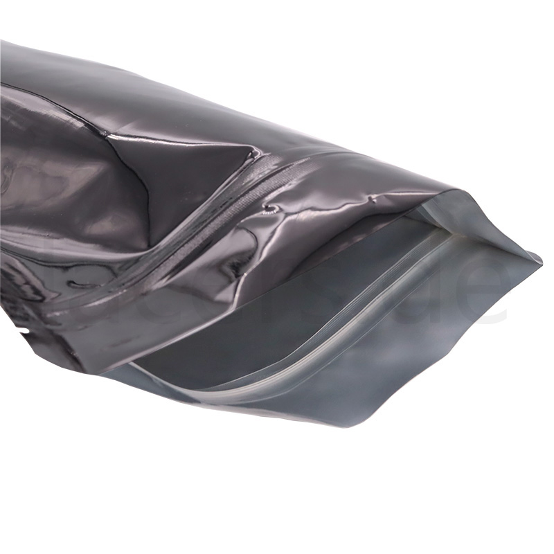 Stanbodenbeutel_Schwarz_gloss_Front_Alu_.jpg